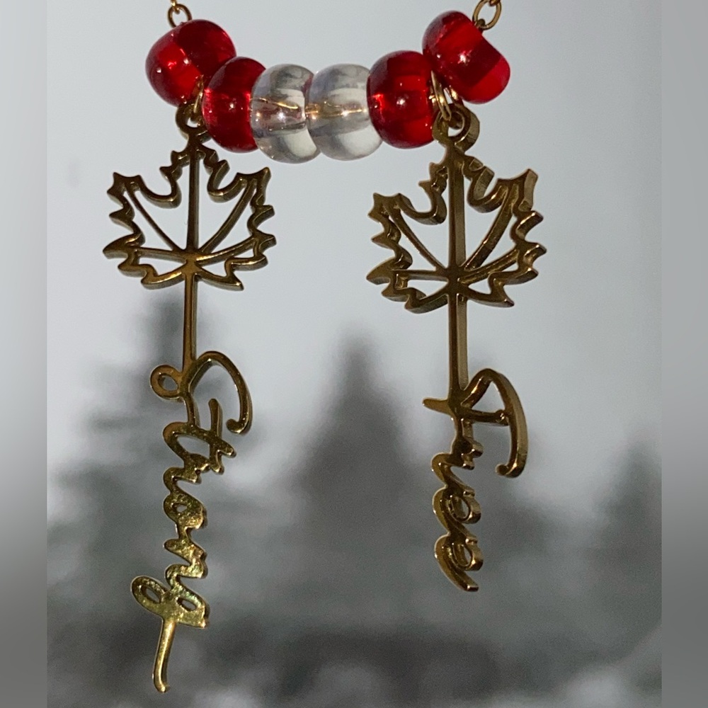 🇨🇦 Strong & Free Necklace 🇨🇦 - Picture 10 of 13